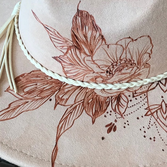 HAND-BURNED PEACH CREAM WIDE-BRIM RANCHER HAT - Picture 2 of 14